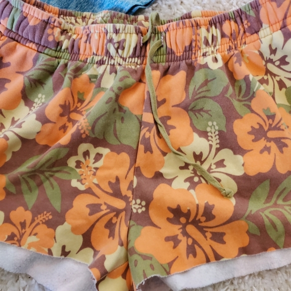 Stylish Women's Shorts Set - Black, Blue, Floral - Picture 4 of 9